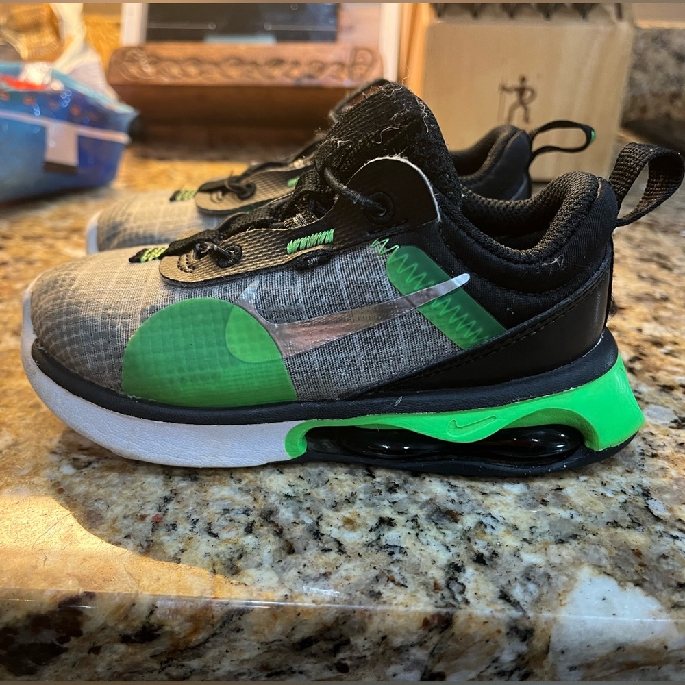 Nike Big Kids AirMax 2021 Ghost/Obsidian-Ashen Slate size 8C